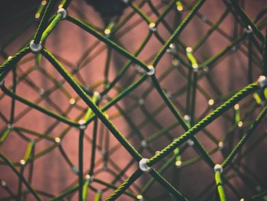 Vernetzte Lichtpunkte – Symbolbild für Web, Vernetzung und Internet